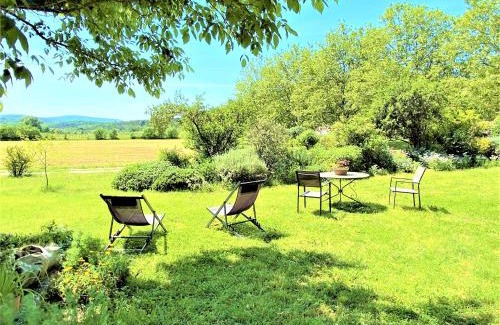 Villeneuve-de-Berg Apartment | Gîte 2/3p, 80m2, Terrasse ombragée, parc
