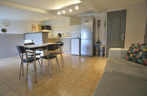 Lampaul-Ploudalmezeau House | Gîte 2 Personnes- Rénové - Plage à 5 min - Parking Gratuit