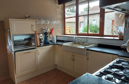 Charensat House | Gîte 25 p, swimming pool, whirlpool, fitness, sauna ⚠️Vérifiez spams⚠️