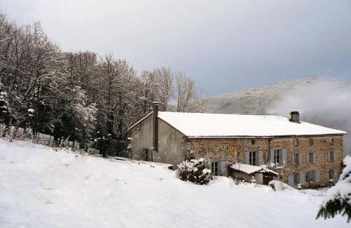 Sauvain House | Gîte Authentique avec Cheminée et Jardin à Sauvain - FR-1-496-315