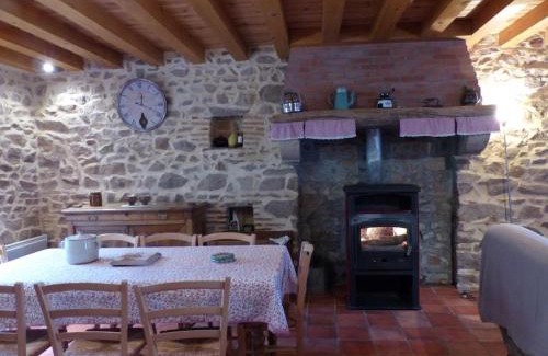 Barrais-Bussolles House | Gîte Authentique avec Wifi et Animaux Admis - FR-1-489-21