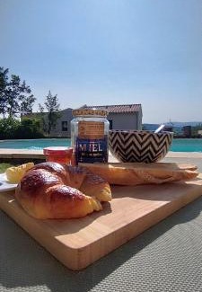 Saint-Pantaleon House | Gîte Aux Bons Voisins