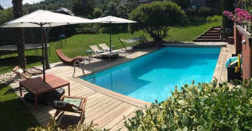 Barberaz House | Gîte avec piscine chauffée & aires de jeux pour enfants