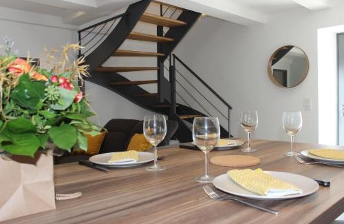 Moyrazes House | Gîte avec piscine intérieure