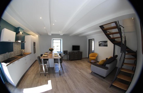 Moyrazes House | Gîte avec piscine intérieure