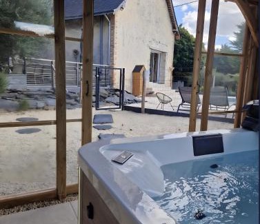 Soucelles House | Gîte Bellarca avec piscine et spa
