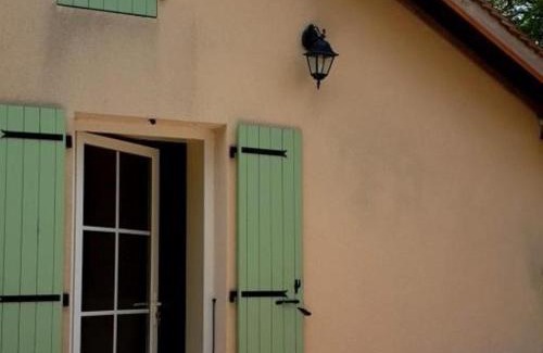 Neuvy House | Gîte chaleureux avec terrasse à Neuvy, animaux admis - FR-1-489-10