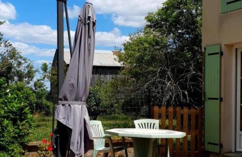 Neuvy House | Gîte chaleureux avec terrasse à Neuvy, animaux admis - FR-1-489-10