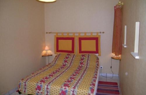 Neuvy House | Gîte chaleureux avec terrasse à Neuvy, animaux admis - FR-1-489-10