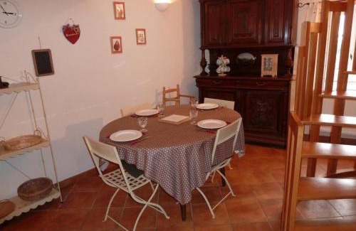 Veranne House | Gîte chaleureux avec Wifi et cheminée à Véranne - FR-1-496-256