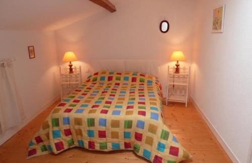 Veranne House | Gîte chaleureux avec Wifi et cheminée à Véranne - FR-1-496-256