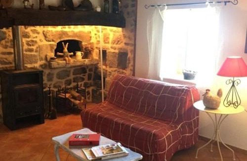 Veranne House | Gîte chaleureux avec Wifi et cheminée à Véranne - FR-1-496-256