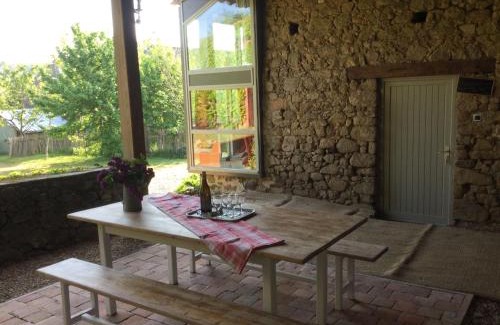 Rives de l'Yon House | Gîte charmant avec jardin clos, proche attractions, 2 chambres, Wifi, parking, calme assuré - FR-1-426-138