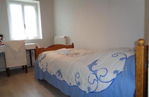 Saint-Jean-la-Vetre House | Gîte confortable avec cour privative et animaux acceptés - FR-1-496-248