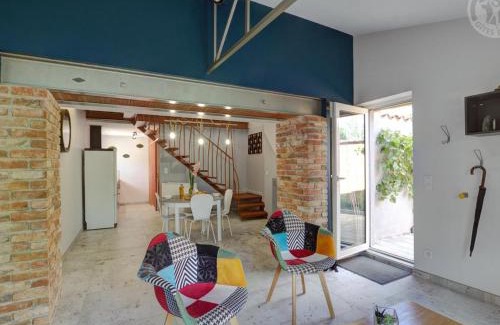 Balbigny House | Gîte confortable avec jardin et terrasse à Balbigny - FR-1-496-282