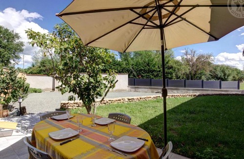 Balbigny House | Gîte confortable avec jardin et terrasse à Balbigny - FR-1-496-282