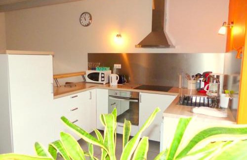 Agonges House | Gîte contemporain à Agonges avec jardin - FR-1-489-36