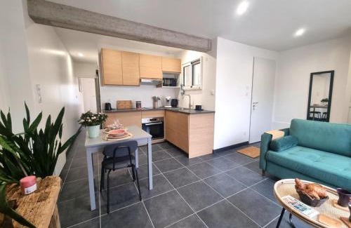 Montrond-les-Bains House | Gîte cosy à Montrond-les-Bains, cuisine moderne, jardin - FR-1-496-342