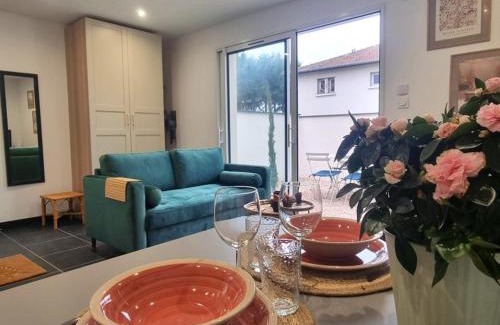 Montrond-les-Bains House | Gîte cosy à Montrond-les-Bains, cuisine moderne, jardin - FR-1-496-342