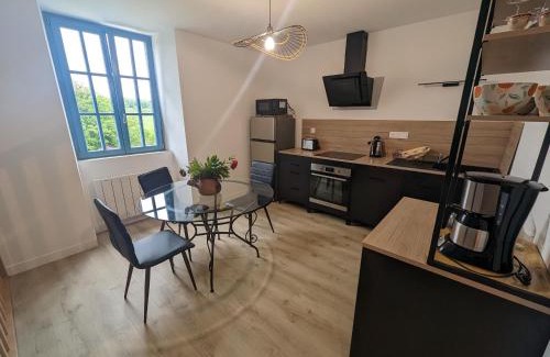 Langres Apartment | Gîte dans ancien presbytère avec parc à Langres - FR-1-611-74