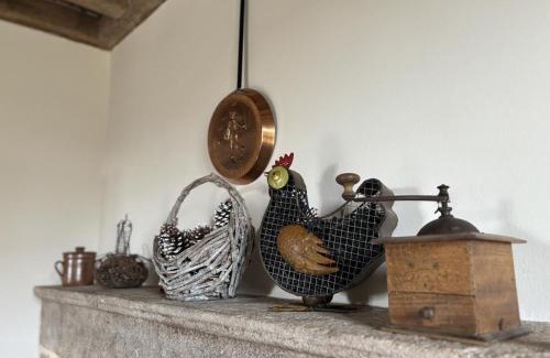 Deux-Chaises House | Gîte de Caractère 17ème s. avec Cour et Climatisation - FR-1-489-126