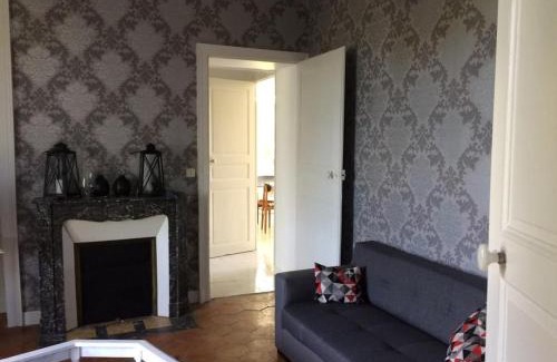 Ecommoy House | Gîte de charme au Mans, 4 chambres, grand jardin, terrasse, Wi-Fi, proche commerces - FR-1-410-318