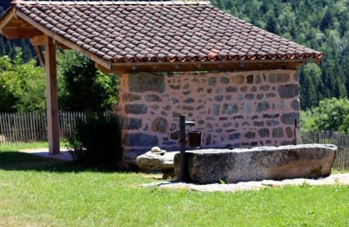 La Valla-sur-Rochefort House | Gîte de charme avec cheminée, jardin et espaces détente - idéal famille et amis, draps fournis - FR-1-496-44
