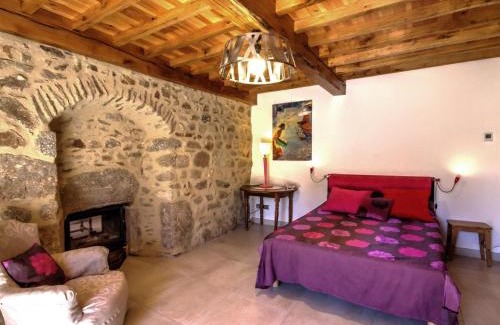 La Valla-sur-Rochefort House | Gîte de charme avec cheminée, jardin et espaces détente - idéal famille et amis, draps fournis - FR-1-496-44