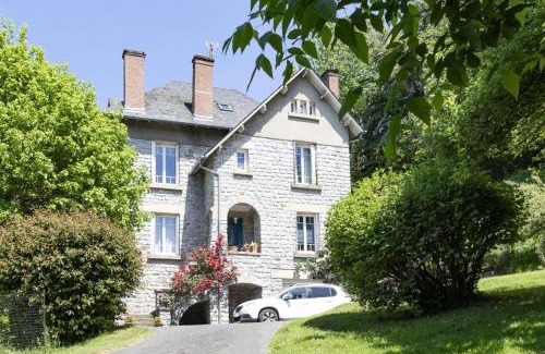 Uzerche Apartment | Gîte de France Gîte les pierres bleues 2 épis - Gîte de France 2 personnes MAE-4011