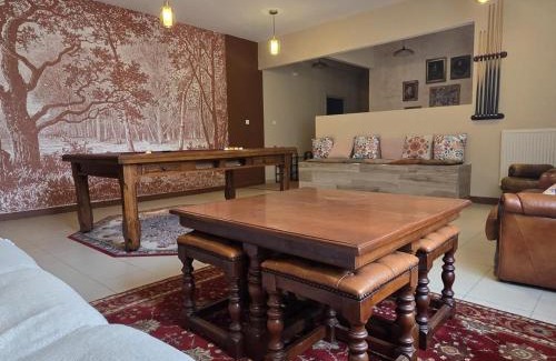 Dornes House | Gîte de Groupe à Louchy-Montfand pour 36 pers. avec Jardin et Wifi - FR-1-489-603