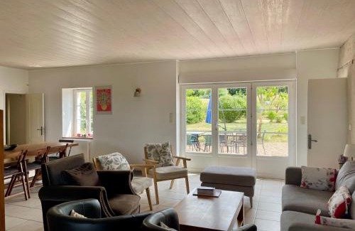 Courbouzon House | Gîte de Masne