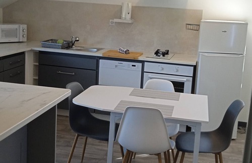 Cormatin Apartment | Gîte des Palmiers, à Ameugny - Taizé