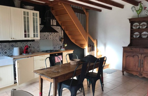 Saint-Martin-de-Sanzay House | Gîte du Bois de Sanzay , Piscine, Animaux Domestiques Acceptés