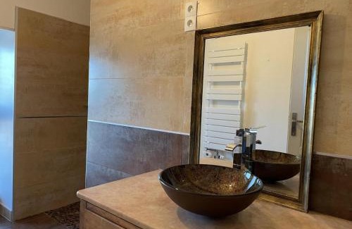 Blomard House | Gîte en Grange Rénovée avec Piscine et Animaux Acceptés - FR-1-489-353