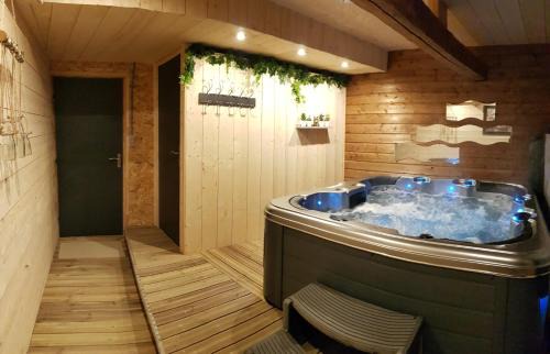 Vellerot-les-Vercel House | Gîte et SPA Chez Jules