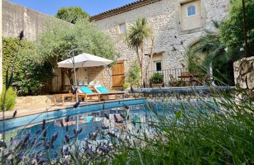 Saint-Genies-de-Malgoires House | Gîte familial 6 personnes climatisé, piscine partagée chauffée, proche Nîmes, Uzès, Pont du Gard, Cévennes