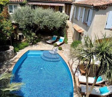 Saint-Genies-de-Malgoires House | Gîte familial 6 personnes climatisé, piscine partagée chauffée, proche Nîmes, Uzès, Pont du Gard, Cévennes