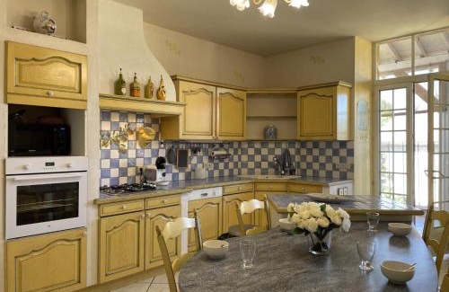 Pierrefitte-sur-Loire House | Gîte familial 18ème siècle avec jardin et animaux admis - FR-1-489-387