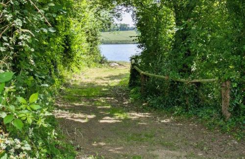 Montjean House | Gîte familial avec piscine, pêche, et activités à proximité, accueille 5 pers, animaux admis - FR-1-600-39