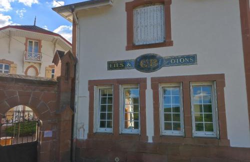 Celles-sur-Plaine House | Gîte "fils et cotons" Piscine Intérieure chauffée à l'année et sauna privé