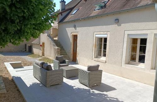 Bruere-Allichamps House | Gîte haut de gamme face à l'abbaye de Noirlac - 5 ch, 5 sdb, clim, terrasse privée - FR-1-586-26