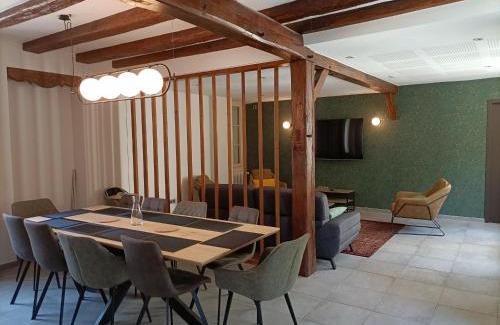 Bruere-Allichamps House | Gîte haut de gamme face à l'abbaye de Noirlac - 5 ch, 5 sdb, clim, terrasse privée - FR-1-586-26