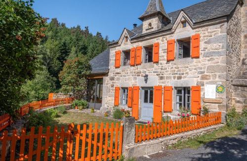 Peyre-en-Aubrac House | Gîte Le Moulin du Chambon 6/8 pers