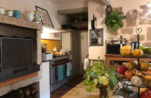 Suze-la-Rousse House | Gîte 'Les Aiguières en Provence' with Private Terrace, Private Garden and Wi-Fi