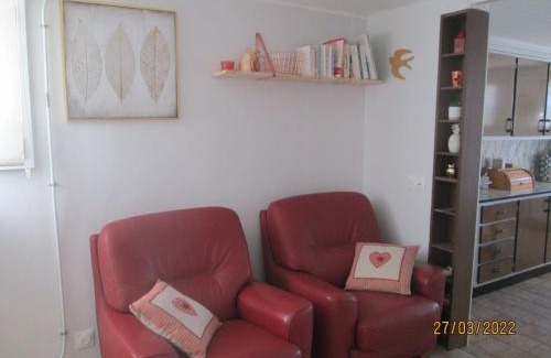 Vilosnes-Haraumont House | Gîte loft au bord de la Meuse avec jardin, terrasses et activités variées à Vilosnes-Haraumont - FR-1-585-81