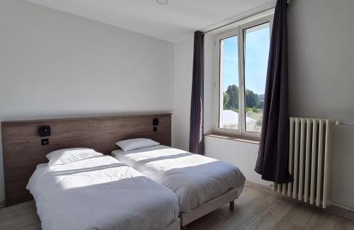Lacroix-sur-Meuse Apartment | Gîte lumineux 2-4 pers. avec terrasse et restaurant sur place - FR-1-585-92