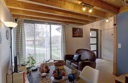Doizieux House | Gîte lumineux avec terrasse, animaux admis - FR-1-496-155