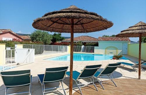 Vallon-Pont-d'Arc Apartment | Gîte " Macha" classé 3 étoiles piscine Vallon Pont d'Arc