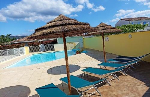 Vallon-Pont-d'Arc Apartment | Gîte " Macha" classé 3 étoiles piscine Vallon Pont d'Arc