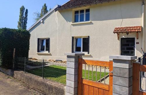 La Vernotte House | Gîte paisible à La Vernotte pour 4 personnes - FR-1-583-492